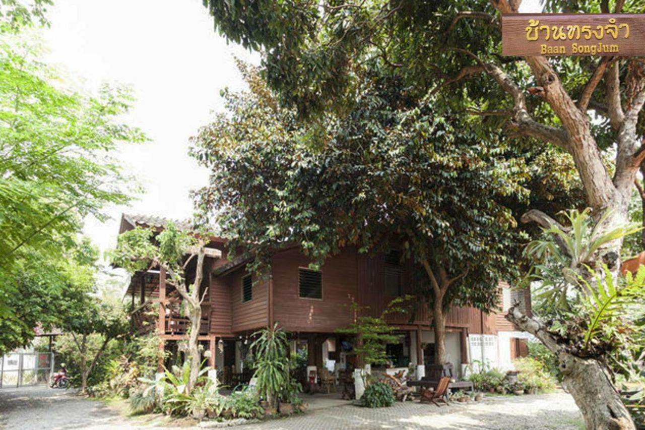 Hotel Baan Songjum Čiang Mai Exteriér fotografie